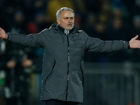 Mourinho ra lời hứa, CĐV Man Utd hả dạ