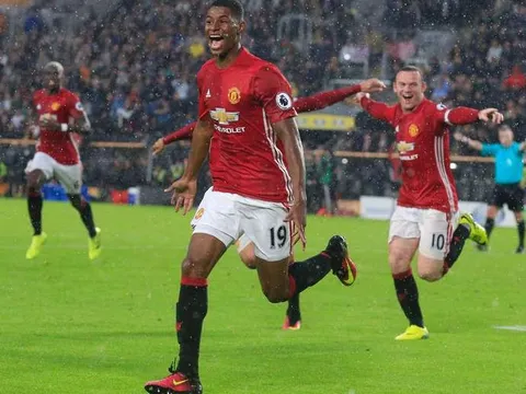 Mourinho thách Rashford đuổi kịp Rooney