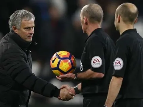 Mourinho: 'Tôi không biết gì về quyết định của trọng tài'