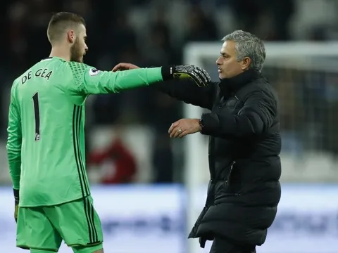 "Mourinho từ chức nếu De Gea gia nhập Real"