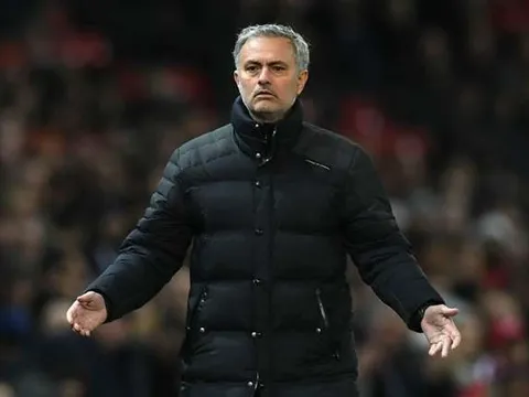 Mourinho và Klopp 'hâm nóng' derby nước Anh