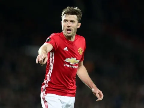 Mourinho yêu cầu MU gia hạn với Carrick