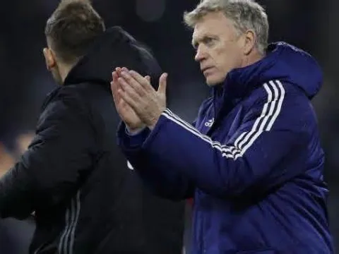 Moyes sắp mất ghế về tay huyền thoại của Arsenal
