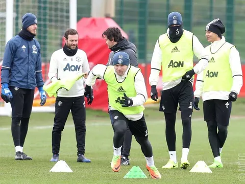 Chùm ảnh: "Tâm điểm" Rooney chạy hết mình trong buổi tập mới nhất của M.U