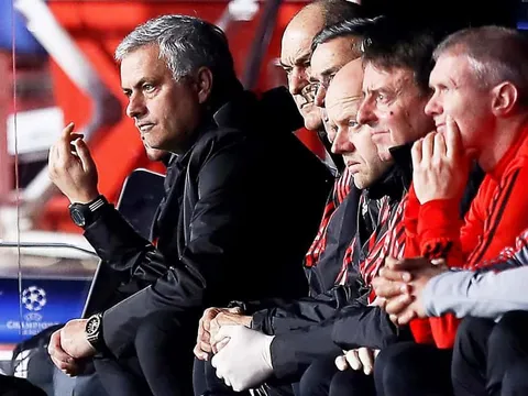 MU đấu Chelsea: Quỷ đỏ là con tin của Mourinho