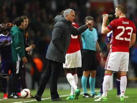 MU hỗn loạn: Màn tung hê đi vào "vết xe đổ" của Mourinho