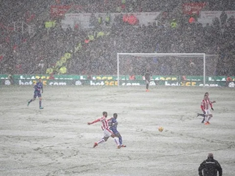 MU, Liverpool gặp khó vì tuyết rơi dày dịp cuối tuần