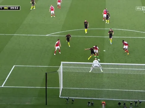 Mustafi ghi bàn san bằng tỷ số 2-2 cho Arsenal (Arsenal vs Manchester City)