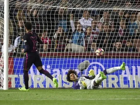 Neymar cán mốc 100 bàn nhanh hơn Messi: Chờ ngày soán ngôi
