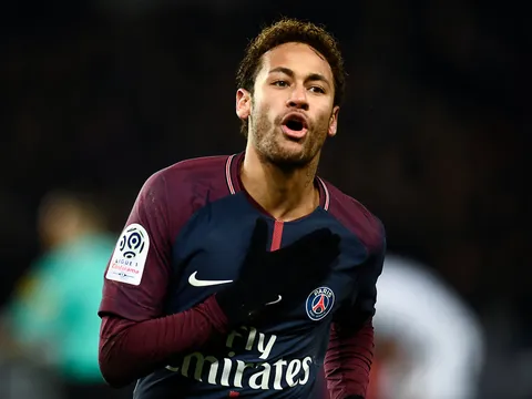 Neymar chỉ hám tiền