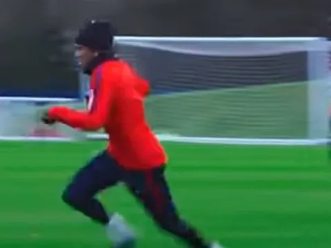 Neymar trở lại và hành hạ các đồng đội trên sân tập