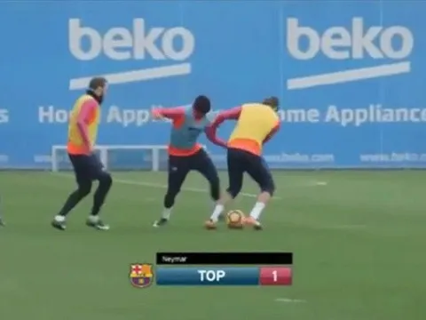 Neymar troll Pique với pha 'xâu kim'