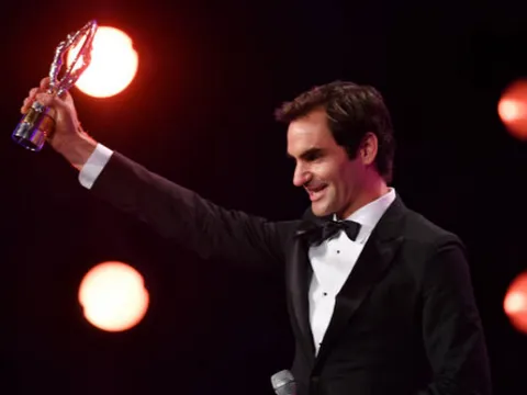 Ngày bóng đá 'ngả rạp' dưới chân Federer