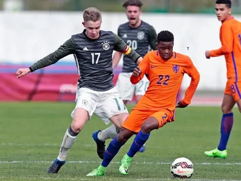 'Ngựa ô' Bundesliga cướp thần đồng Hà Lan trước mặt M.U