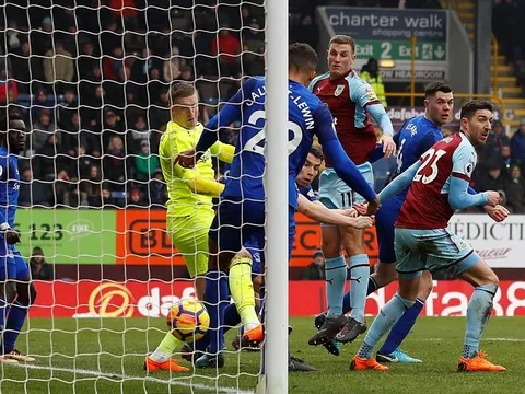Ngược dòng Everton, Burnley chỉ còn cách Arsenal 5 điểm