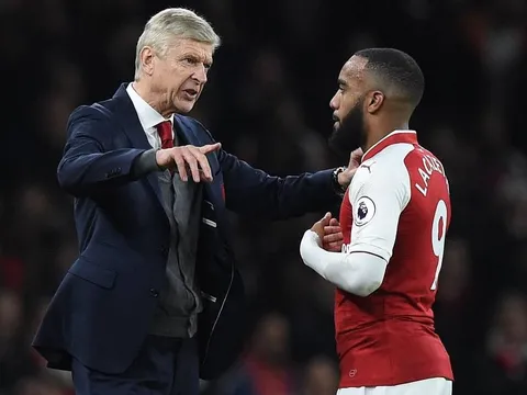 Người cũ của Man Utd khuyên Lacazette nên nói chuyện với Wenger