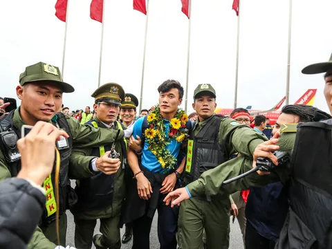 Đại diện ơi, Cho tôi mượn bờ vai...