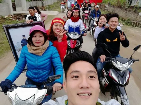 Người dân huyện miền núi Nghệ An nồng nhiệt đón thủ môn U23 Việt Nam