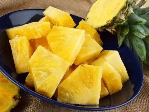 Người mắc 1 trong 5 bệnh này tuyệt đối không nên ăn dứa