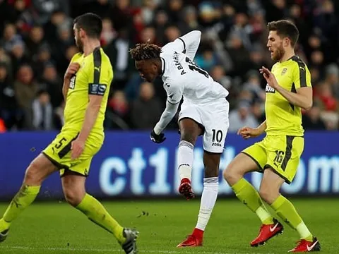 Ngụp lặn ở Premier League, nhưng Swansea vừa tạo ra kỉ lục thế kỉ