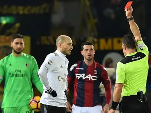 Nhận 2 thẻ đỏ, Milan vẫn thoát hiểm thần kì trước Bologna