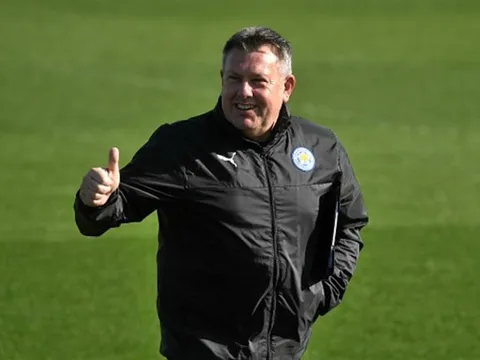 Nhận tin vui, tân HLV của Leicester không thể ngừng cười