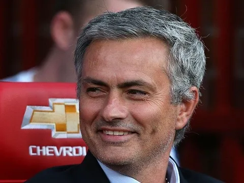 Nhìn lại 15 lần Mourinho bị truất quyền chỉ đạo