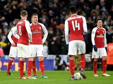Nhìn thống kê hãi hùng, CĐV Arsenal càng cám cảnh