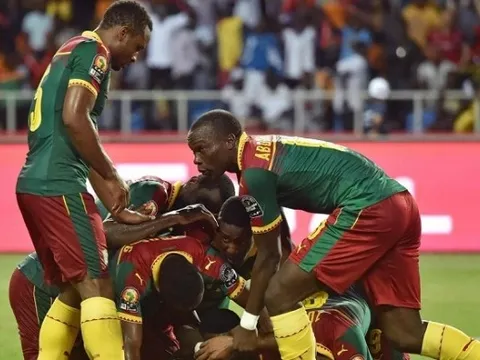 "Những chú sư tử" gầm vang, Cameroon ngược dòng đoạt Cúp vàng đầy kịch tính