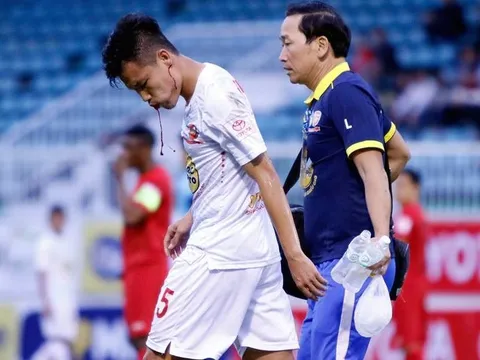 Những điểm nhấn vòng 2 V-League: Máu, nước mắt và dấu ấn trọng tài
