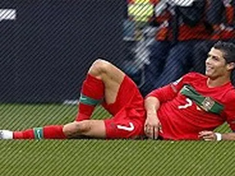Những hành động câu giờ siêu hài của các ngôi sao trên sân