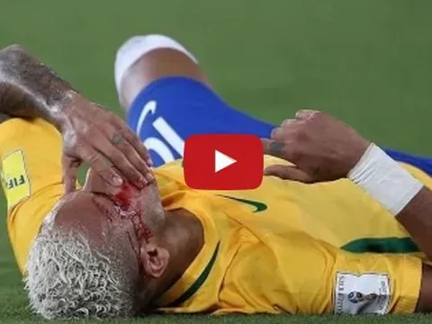 Những khoảnh khắc 'hổ báo' ít thấy của bộ 3 Messi-Suarez-Neymar