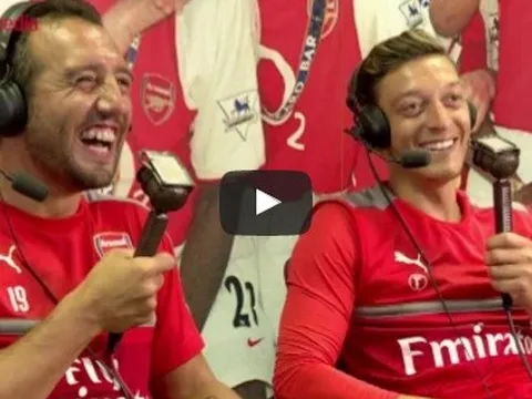 Những khoảnh khắc vô cùng hài hước của Arsenal năm 2016