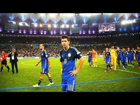 Những lần Lionel Messi bị đồng đội kìm hãm