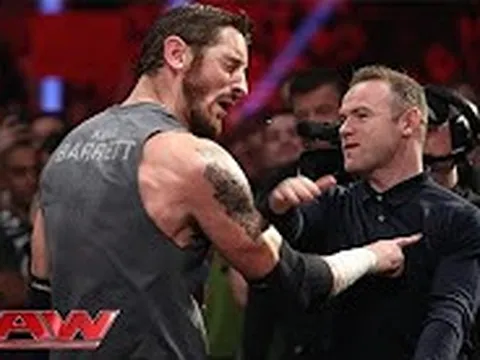 Những lần sao bóng đá 'tấn công' sàn đấu WWE