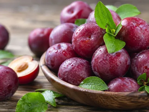 Những người nên hạn chế ăn quả mận: Ngon miệng nhưng không phải ai cũng hợp