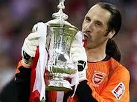 Những pha cứu thua trứ danh của tượng đài David Seaman