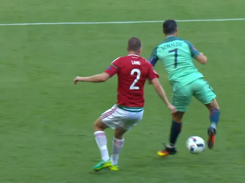 Những pha giật gót thành bàn đẳng cấp của Cristano Ronaldo