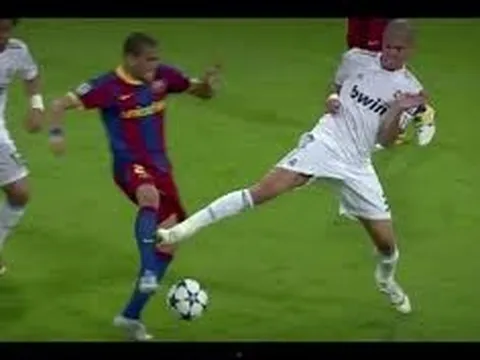 Những pha tắc bóng rợn người của Pepe