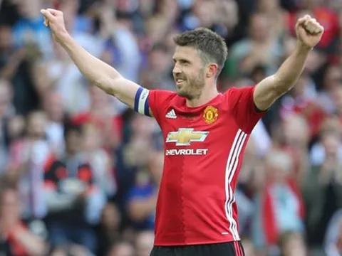 Những pha xử lý đẳng cấp của Michael Carrick