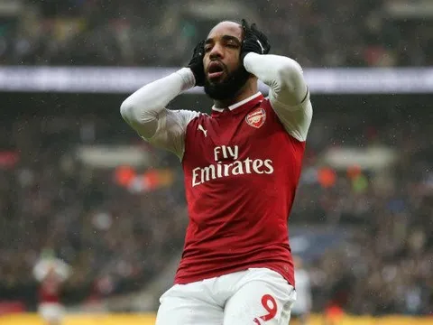 NÓNG: Arsenal gặp họa lớn, Lacazette chấn thương cực nặng
