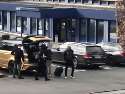 Nóng: Aubameyang đã ra sân bay, hướng về London