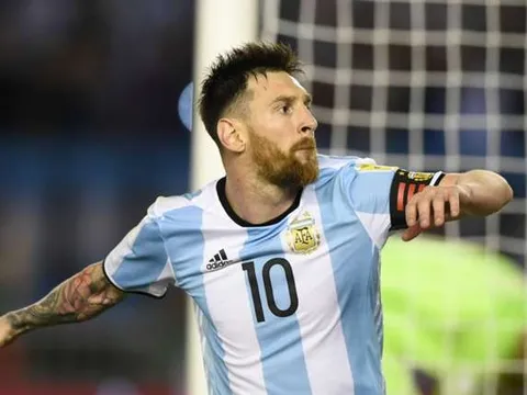 NÓNG: Chửi trọng tài, Messi bị CẤM 4 trận