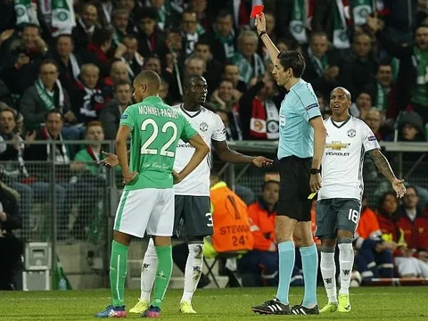 NÓNG: Eric Bailly nguy cơ bị treo giò nhiều hơn 1 trận