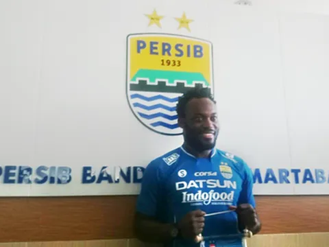 NÓNG: Michael Essien khoác áo CLB Đông Nam Á