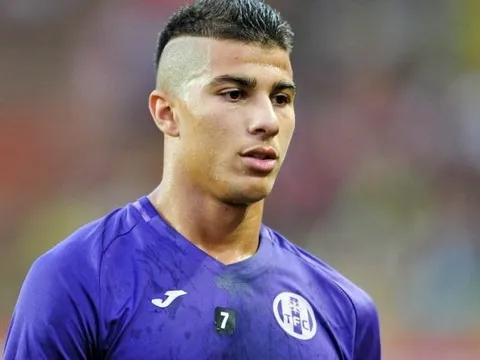 NÓNG: Napoli sắp có tân binh từng 'hành hung' HLV