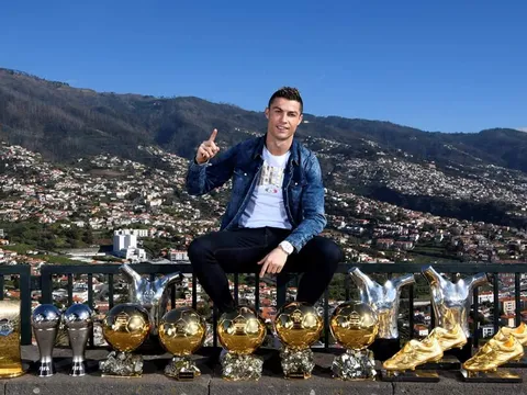 NÓNG: Nhận nhiều đề nghị khủng, Cristiano Ronaldo sắp rời Real?