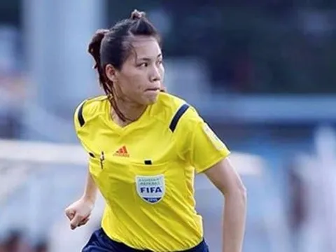 Nữ trọng tài FIFA và mong ước giản dị ngày 8/3