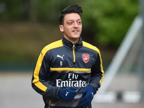Oezil bình phục chấn thương, sẵn sàng xung trận