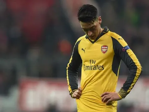 Oezil mất tích, CĐV Arsenal sáng tác ngay bài hát mới